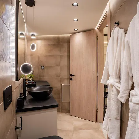 Monte Smith Luxury Apartment *